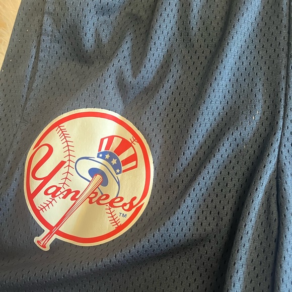 Eric Emanuel Mens Yankee shorts size M - Picture 4 of 4